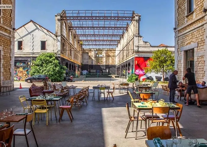 Maison De Entre Darwin Et Jardin Botanique